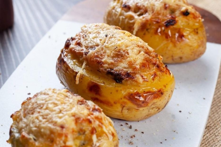 Batata recheada no micro-ondas com recheio de queijo e presunto, fica delicioso e cremoso